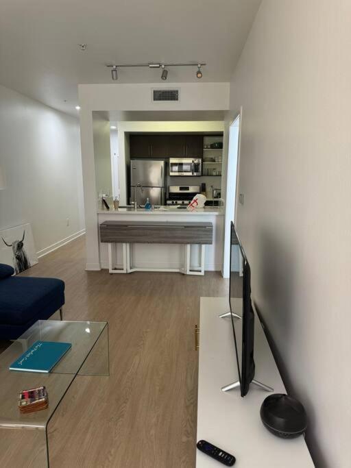 The Carlton- Modern-Luxury 2 Master Suites In Hrt Of Sm Steps To Ocean Ave 洛杉矶 外观 照片