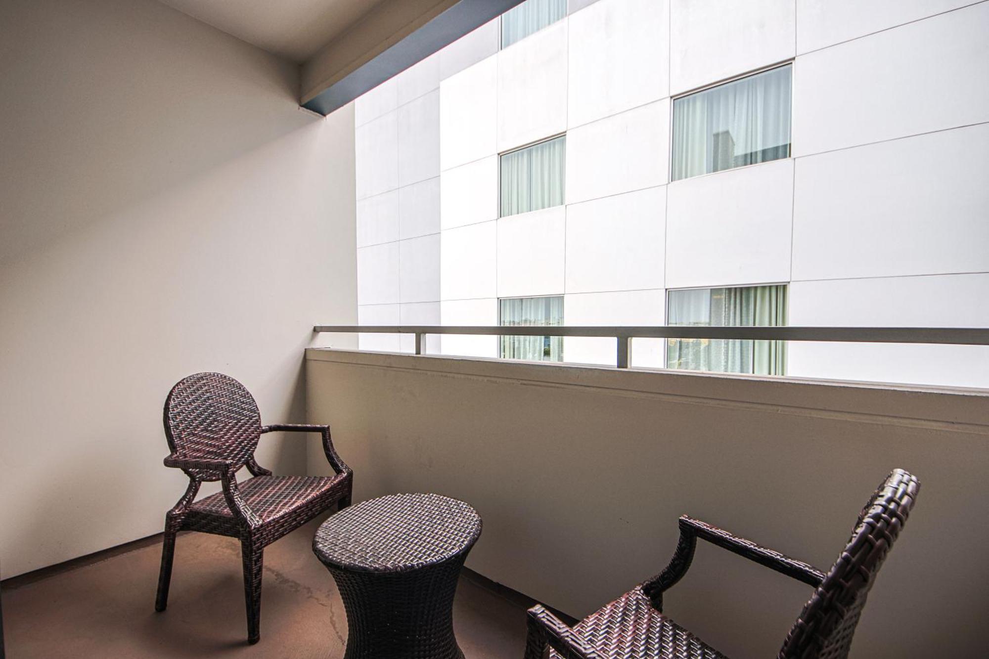 The Carlton- Modern-Luxury 2 Master Suites In Hrt Of Sm Steps To Ocean Ave 洛杉矶 外观 照片