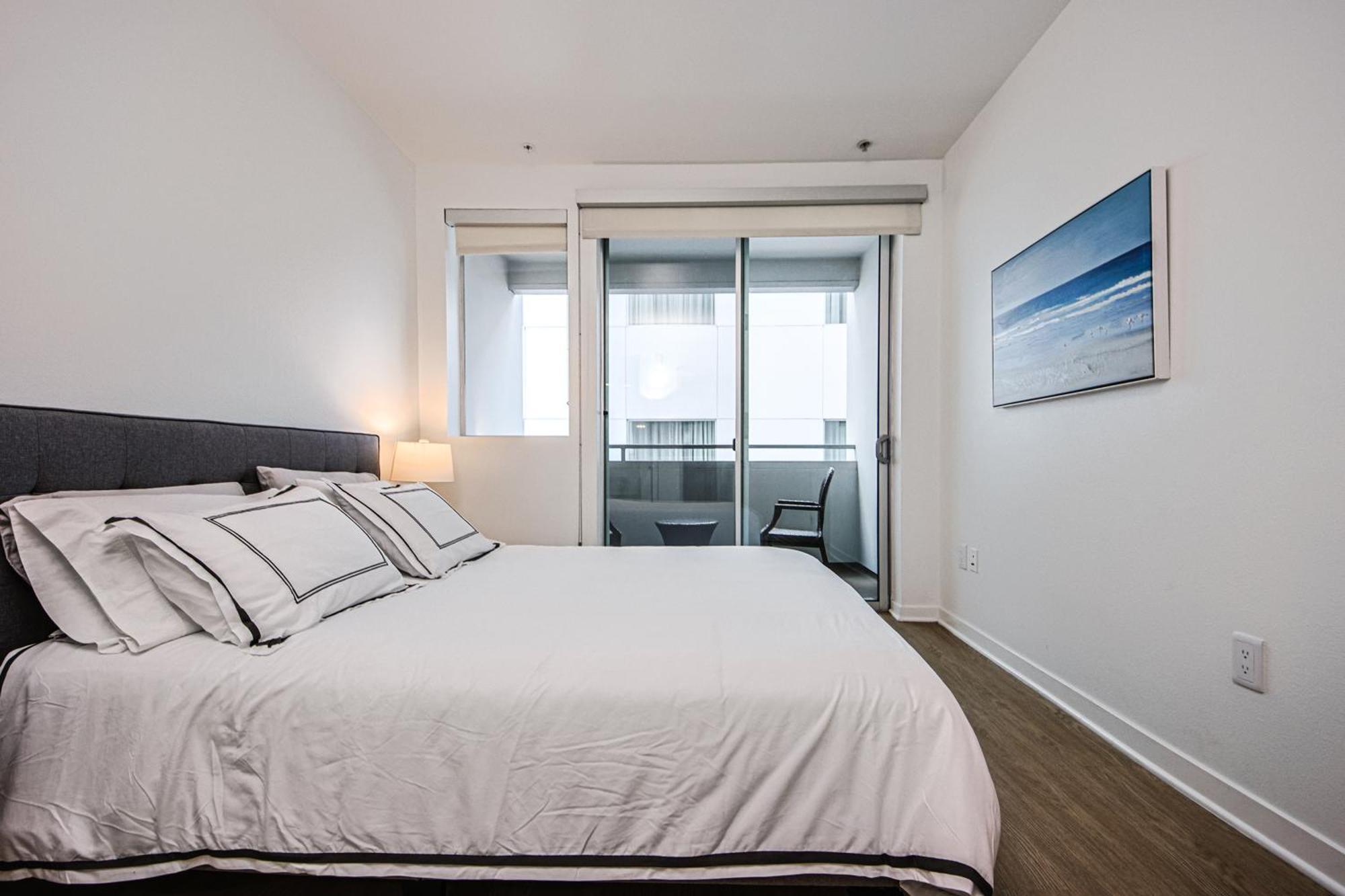 The Carlton- Modern-Luxury 2 Master Suites In Hrt Of Sm Steps To Ocean Ave 洛杉矶 外观 照片