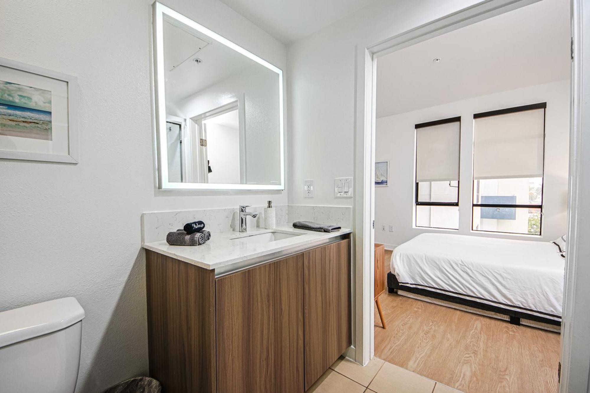 The Carlton- Modern-Luxury 2 Master Suites In Hrt Of Sm Steps To Ocean Ave 洛杉矶 外观 照片