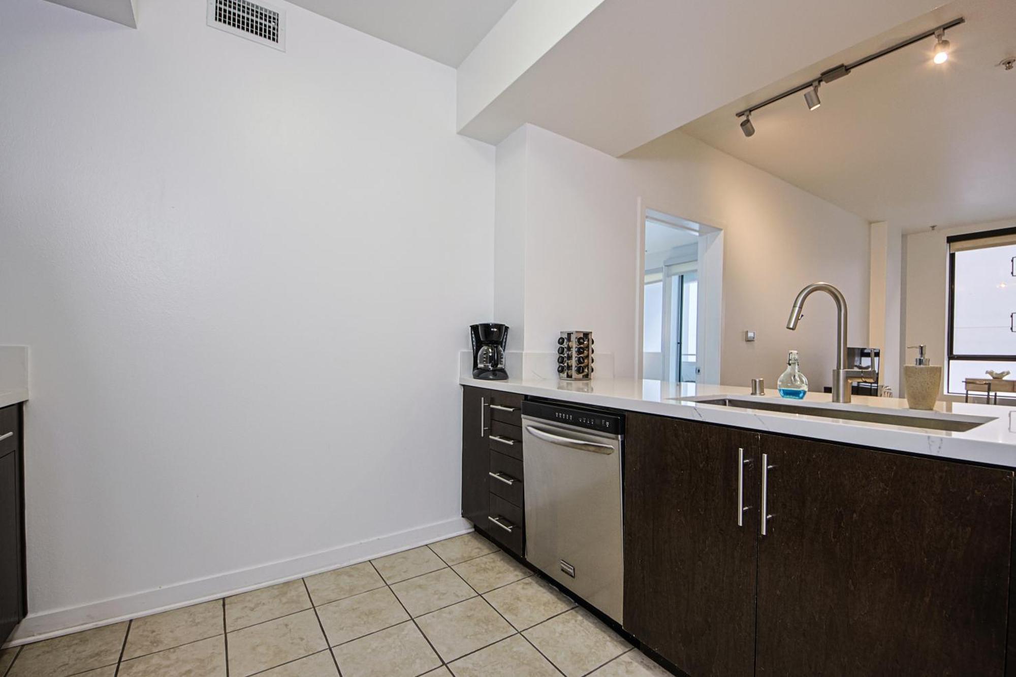 The Carlton- Modern-Luxury 2 Master Suites In Hrt Of Sm Steps To Ocean Ave 洛杉矶 外观 照片