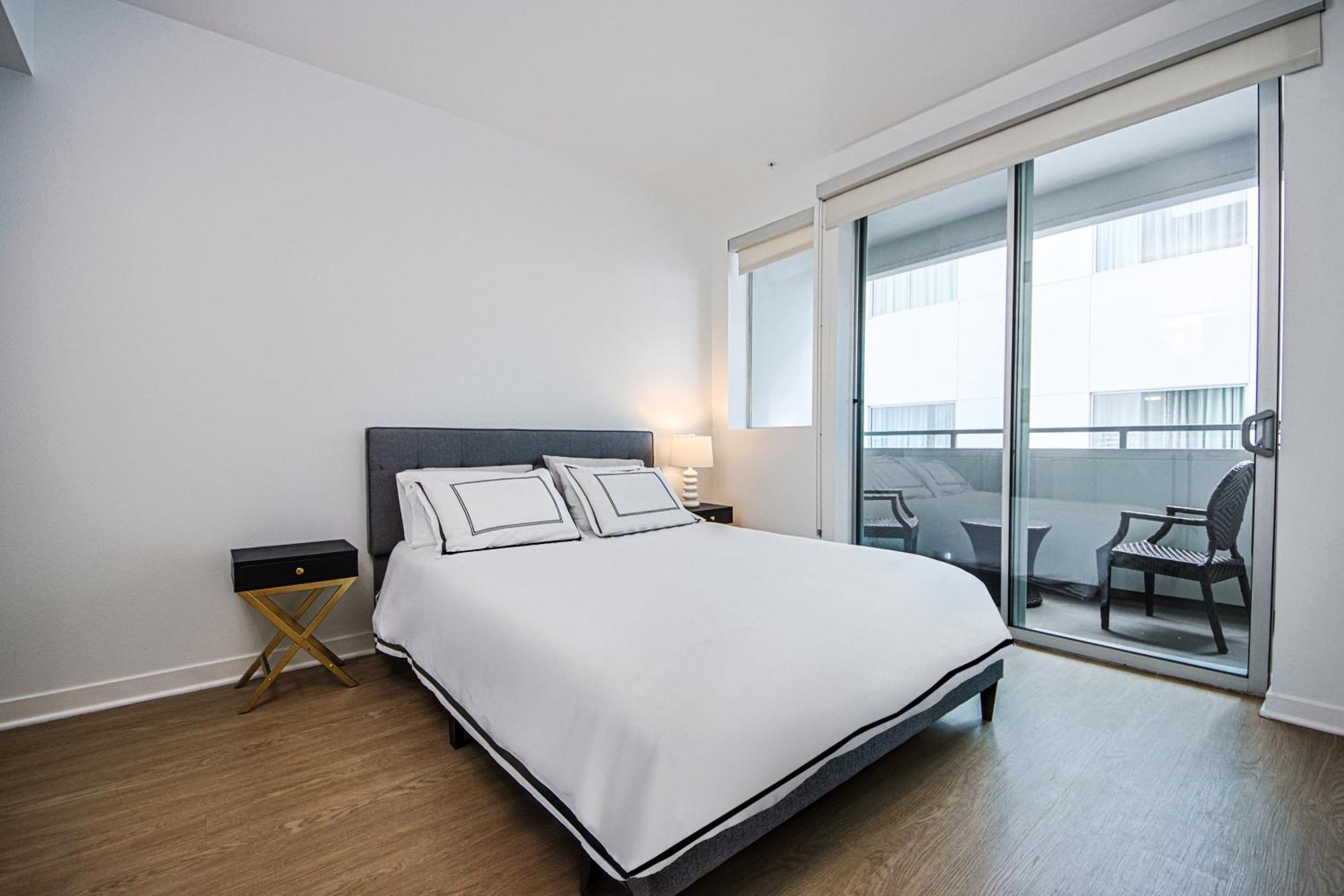 The Carlton- Modern-Luxury 2 Master Suites In Hrt Of Sm Steps To Ocean Ave 洛杉矶 外观 照片